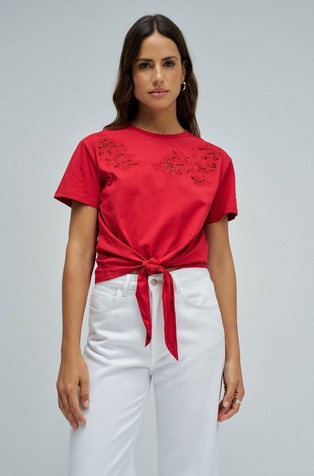 Majica z vezenino in detajlom vozla