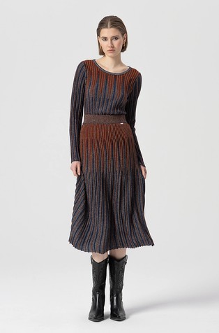 Rebrasto pleteno midi krilo s svetlečimi lureks vlakni