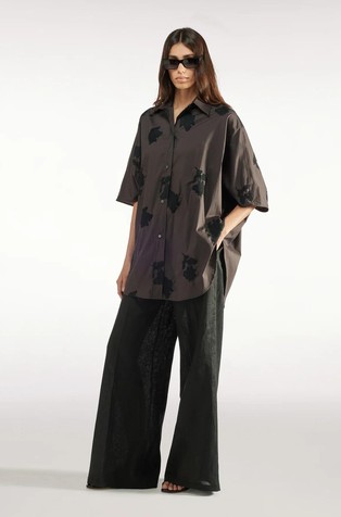 Oversized fit srajca z vezeninami