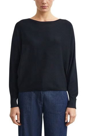 Fine-knit sweater made of a viscose blend with batwing sleeves