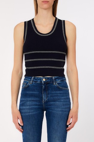 Cropped pleten top s kontrastnimi šivi