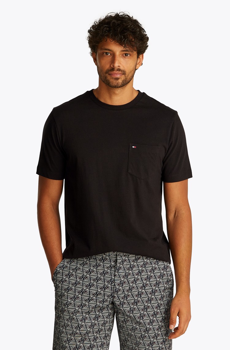 TOMMY HILFIGER Bombažna majica s kratkimi rokavi in prsnim žepom Črna - Black 