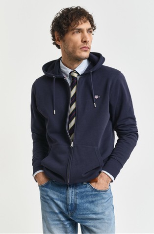 Jopa s kapuco in vezenim logotipom