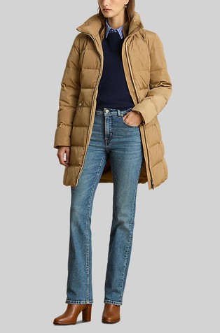 Prešita puhovka s povišanim ovratnikom