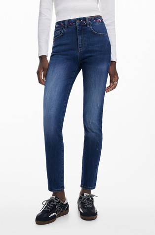 Jeans hlače z izvezenimi cvetlicami