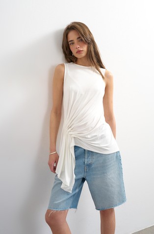TSCLARA majica brez rokavov z drapiranim stranskim detajlom