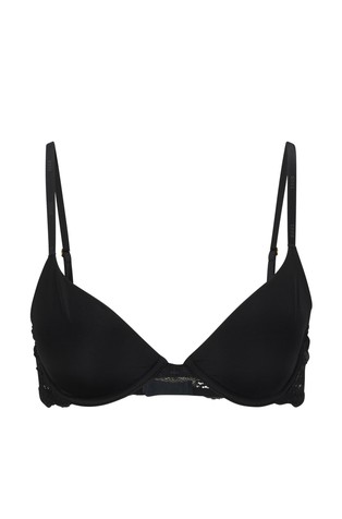 Underwire bra with lace trims