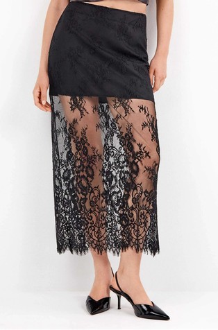 Čipkasto krilo s satenasto podlogo