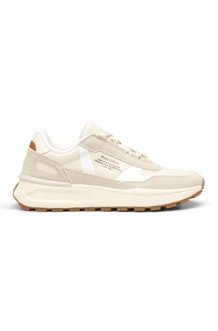 Sneaker made from mesh polyester and recycled leather