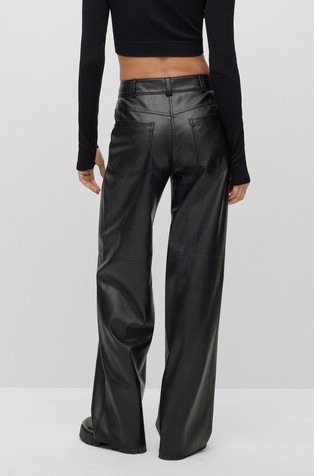 HUGO BOSS Relaxed fit hlače iz umetnega usnja z reliefnimi logotipi Črna - Black 2