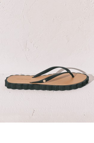 Flip-flops with wavy edges