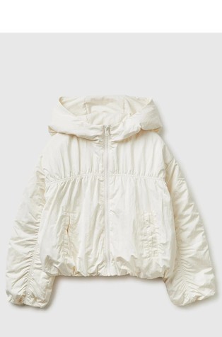 Prehodna bunda s kapuco in nabranimi šivi