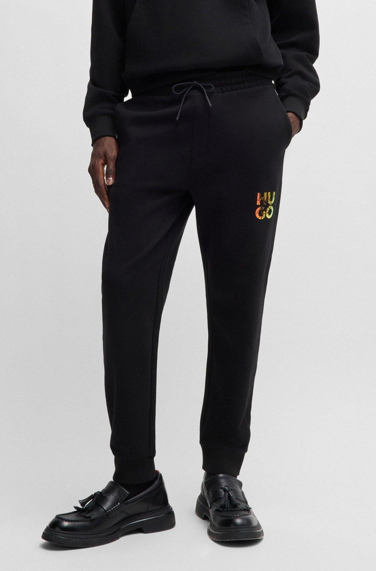 HUGO BOSS Bombažna trenirka s frotirano notranjostjo in zloženim logotipom Črna - Black 