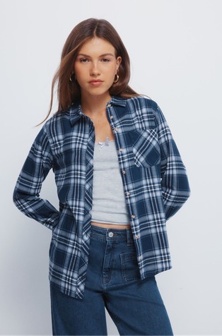 Srajca s prsnim žepom in lureks karirastim vzorcem