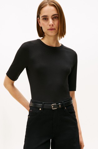 Slim fit rebrasta majica s kratkimi rokavi