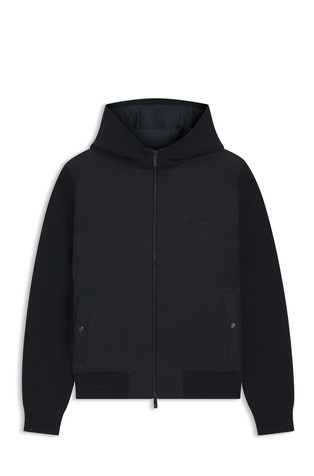 BOSS x Aston Martin jopa s kapuco iz kombinacije materialov