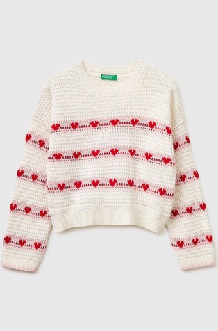 Pleten pulover s črtami in srčki