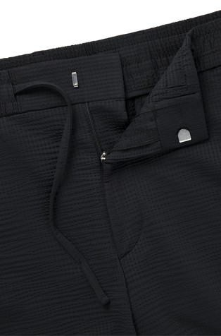 HUGO BOSS Tapered fit kratke hlače iz tehnične tkanine Črna - Black 2