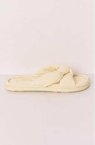 Copati z detajlom vozla