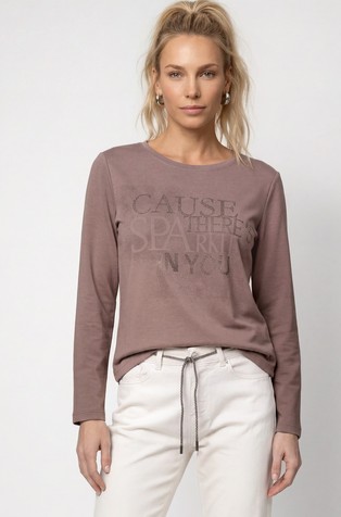 Tee with lettering and jewelry details