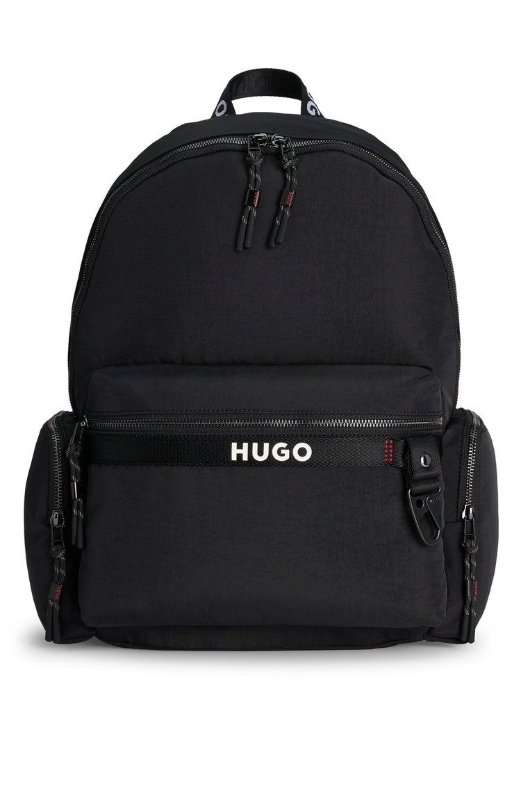 HUGO BOSS Nahrbtnik s številnimi žepi in kontrastnimi logotipi Črna - Black 