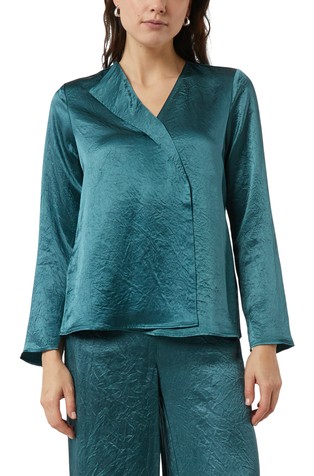 Blouse in crinkle satin with sophisticated details