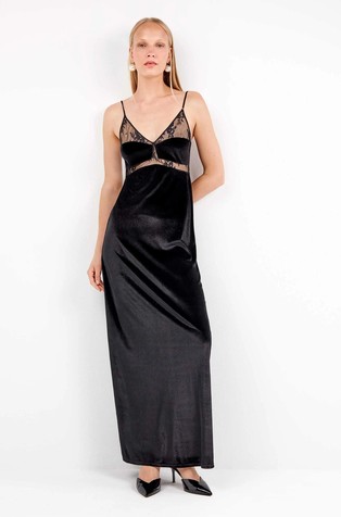 Dolga obleka iz velurja s čipkastimi detajli