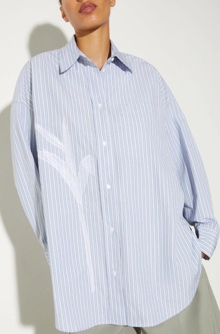 Ohlapna srajca iz bombažnega poplina z vezenino