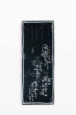 Šal s potiskom napisov