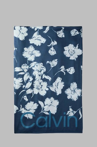 Kvadraten šal s cvetličnim vzorcem