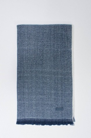 Šal z vzorcem ribje kosti