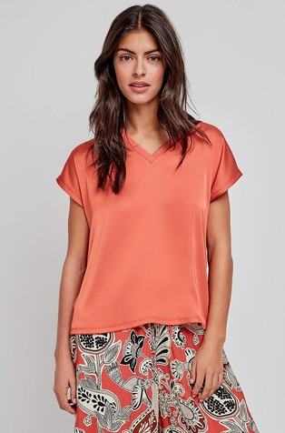 Satin fabric T-shirt