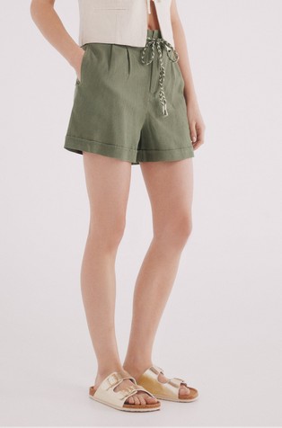 Viscose and linen blend shorts with braided belt