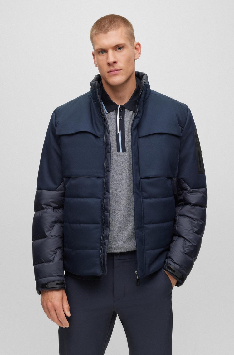 HUGO BOSS Puhovka iz kombinacije tkanin z logo žepom na rokavu Modra - Dark Blue 