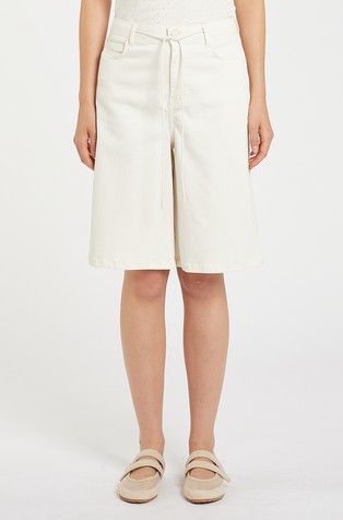 Monochrome bermudas