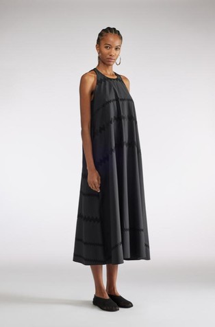 Sleeveless dress with zig-zag embroidered stripes