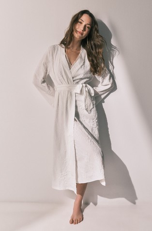 Dolga satenasta jutranja halja z žakarskim vzorcem