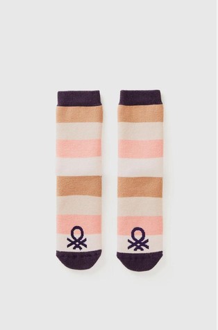 Patterned non-slip socks
