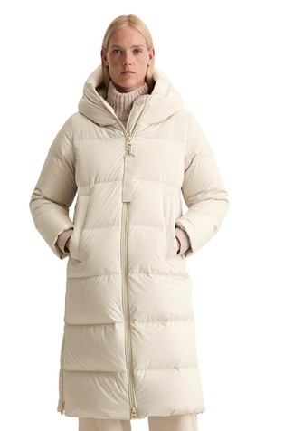 Dolga prešita vodoodbojna puhovka s kapuco