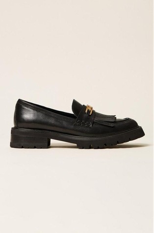 Leather loafers with fringes