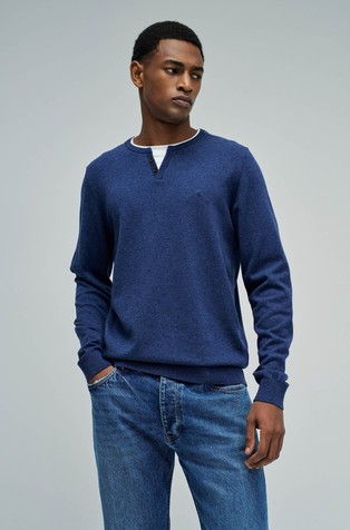 Knit sweater with double collar