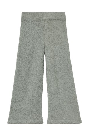 Cozy knitted trousers with a wide leg