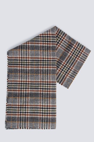 Pleten šal s karirastim vzorcem