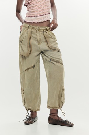 Cargo hlače z učinkom bledenja barve