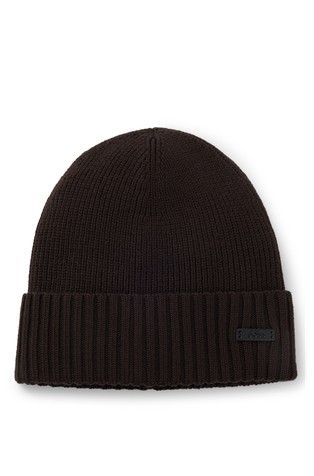 Rebrasto pletena volnena kapa