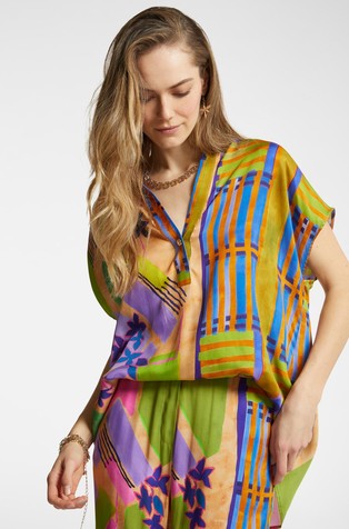 Patterned viscose short-sleeved blouse