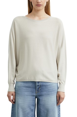 Fine-knit sweater made of a viscose blend with batwing sleeves