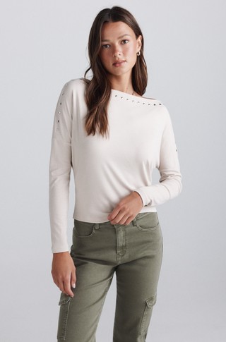 Boat neck T-shirt with studs
