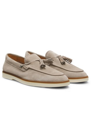 Loafer čevlji iz semiša z resastimi detajli
