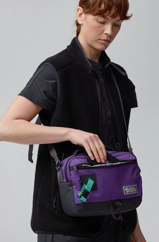 FJALLRAVEN Unisex Vardag vodoodbojna torba za čez ramo Škrlatna - Violette / Coal Black 8